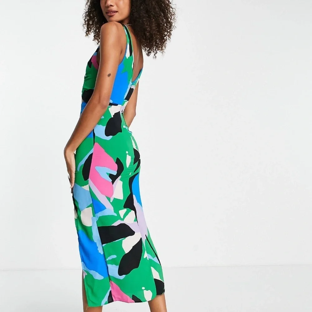 Stunning cut out dress with knot front and leg slit in bright abstract print - Picture 6 of 8